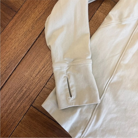 Women’s Under Armour Heatgear Beige Quarter Zip Size Medium With Thumb Holes - Picture 11 of 14